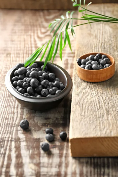 Bowls with fresh acai berries — Stock Photo, Image