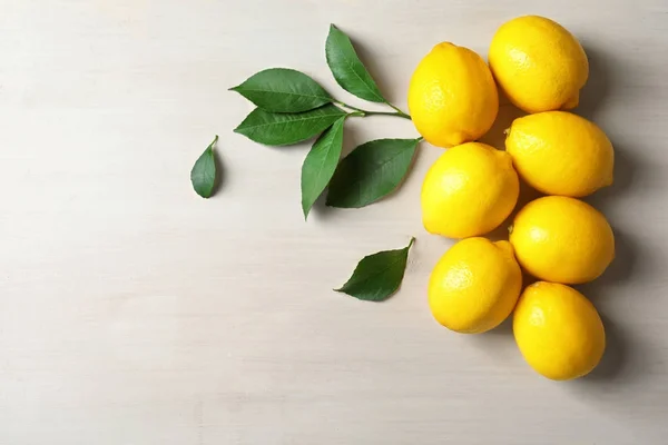 Limoni freschi maturi — Foto Stock