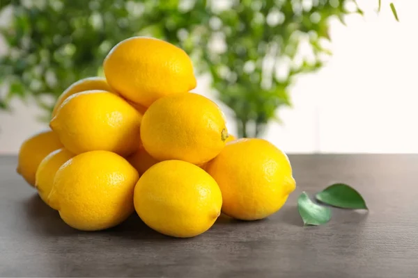 成熟的新鲜柠檬 — 图库照片
