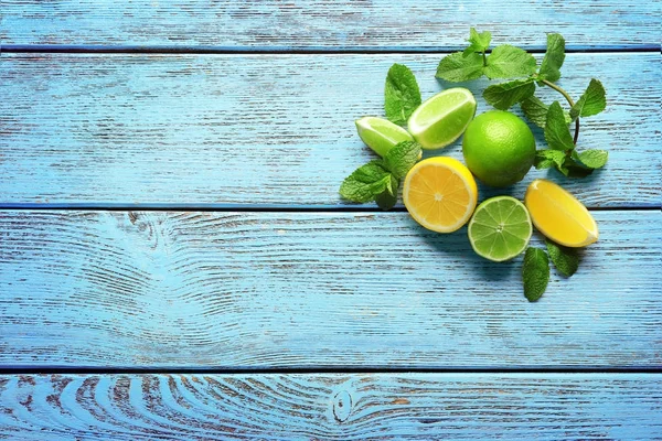 Composition with citrus fruits and mint on wooden background — Stock Photo, Image