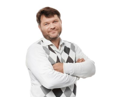 beyaz zemin üzerine kazaklı adam