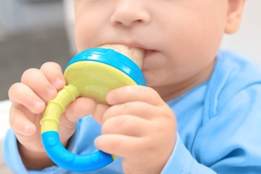 Nibbler'ı ile şirin bebek  