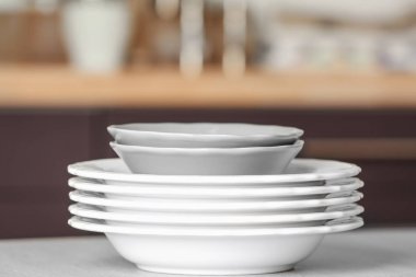 Tablo plakaları yığını