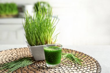 sağlıklı buğday çimen suyu