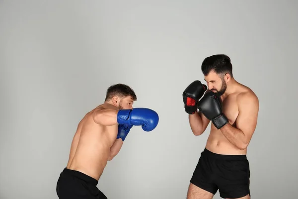 Male boxers fighting — Stock Photo, Image