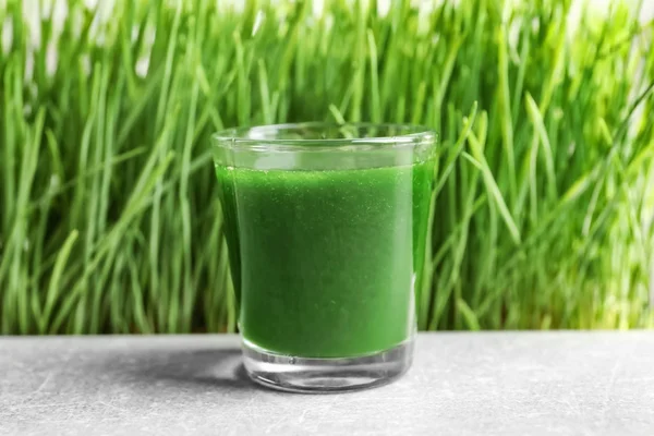 Healthy wheat grass juice — Stock Photo, Image