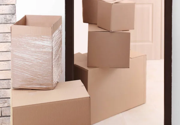 Office move concept. Carton boxes in room near open door — Stock Photo, Image