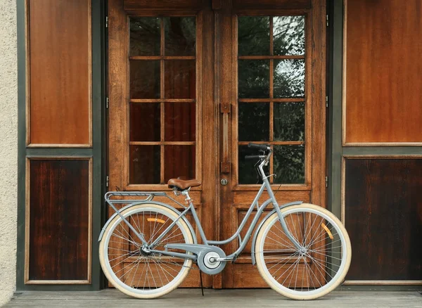 Bicicleta retro estacionada — Foto de Stock