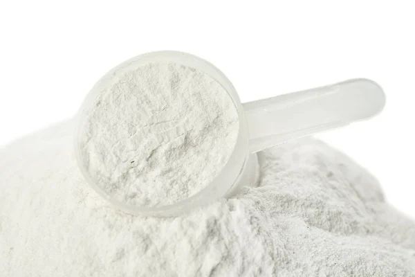 粉末状のタンパク質、白い背景の上でスクープ — ストック写真