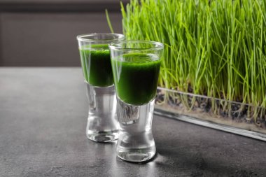 sağlıklı buğday çimen suyu