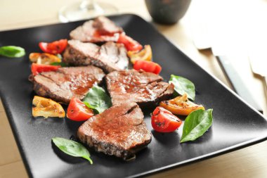 lezzetli biftek dilimlenmiş