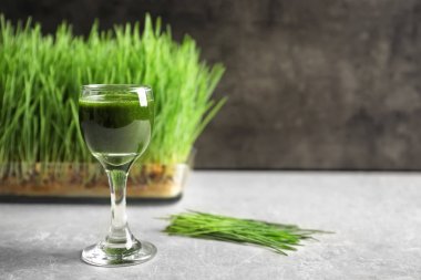 sağlıklı buğday çimen suyu