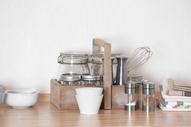 mutfak masasında topluluğu