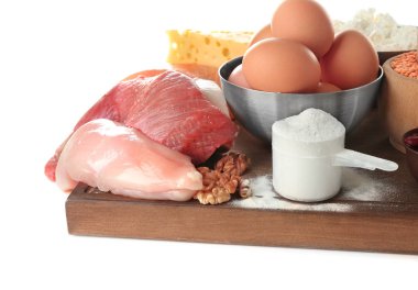 Yüksek protein yiyecek ve toz Beyaz arka plan üzerinde