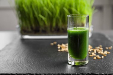 sağlıklı buğday çimen suyu