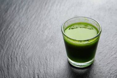 sağlıklı buğday çimen suyu