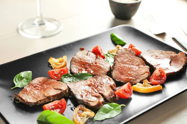 lezzetli biftek dilimlenmiş