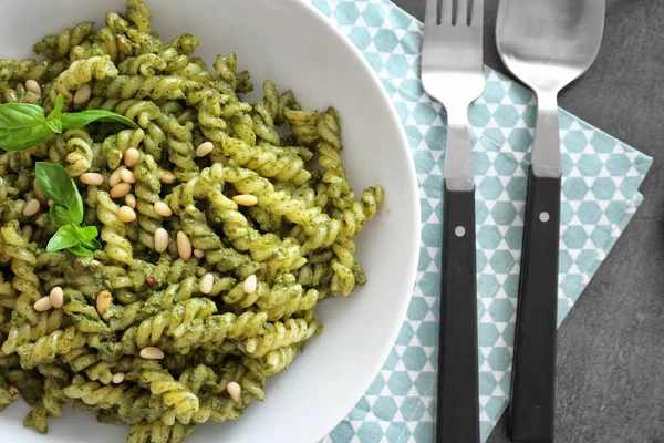 fesleğen pesto soslu makarna  