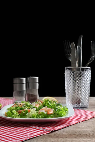 Lezzetli taze karides salatası — Stok fotoğraf