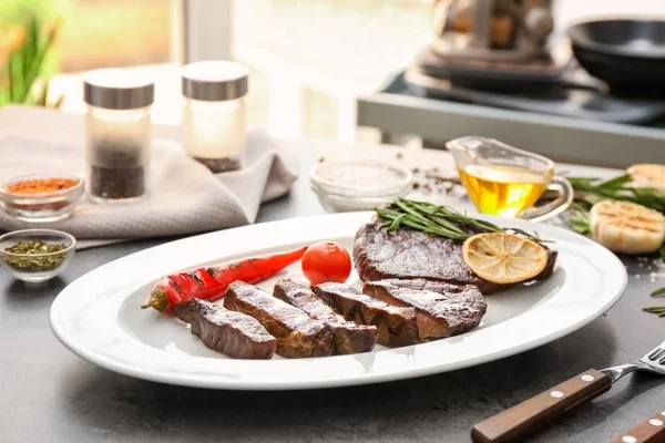 Lezzetli ızgara biftek