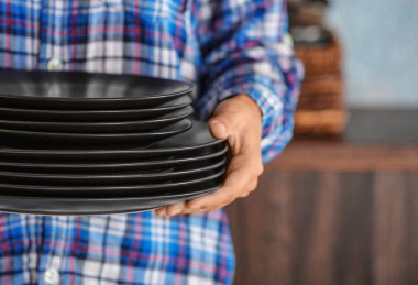 Kaplamalar, closeup yığını tutan kadın