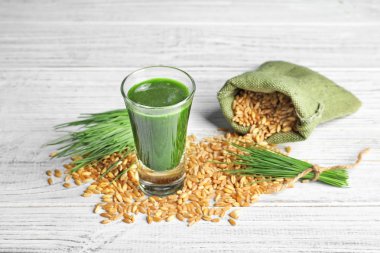 sağlıklı buğday çimen suyu