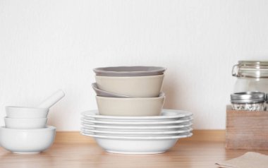 Tablo farklı mutfak eşyaları