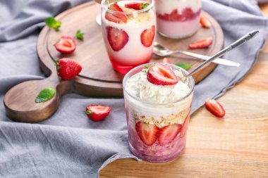 Lezzetli çilekli tatlı