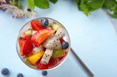 lezzetli meyve salatası 