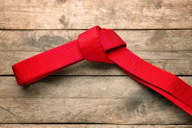 Kırmızı karate kemer 