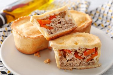 Lezzetli küçük etli turtalar 