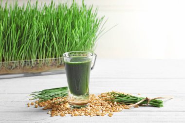 sağlıklı buğday çimen suyu