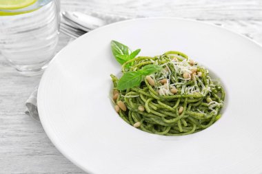 fesleğen pesto soslu makarna  