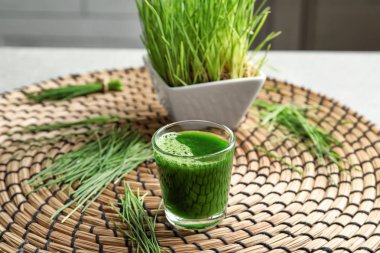 sağlıklı buğday çimen suyu