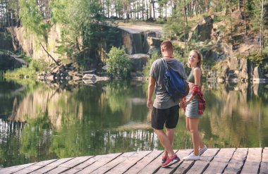 Açık havada vakit genç güzel Çift