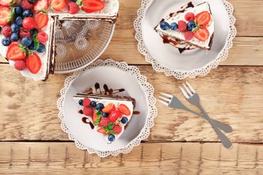 Meyveli çikolatalı kek. 