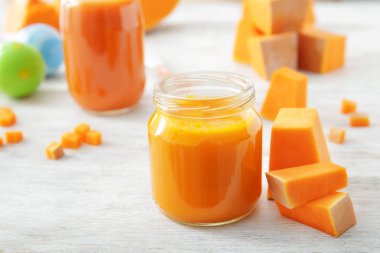 Kavanoz bebek maması ile  