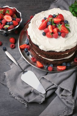 Meyveli çikolatalı kek. 