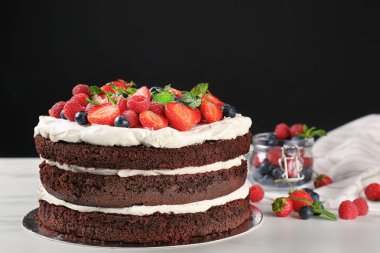 Meyveli çikolatalı kek. 