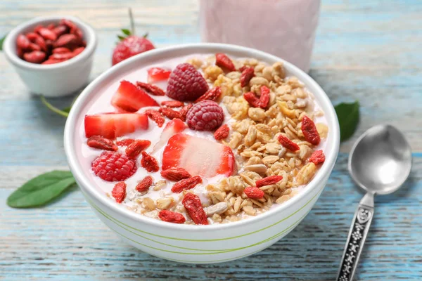 Sabroso desayuno con bayas de goji — Foto de Stock