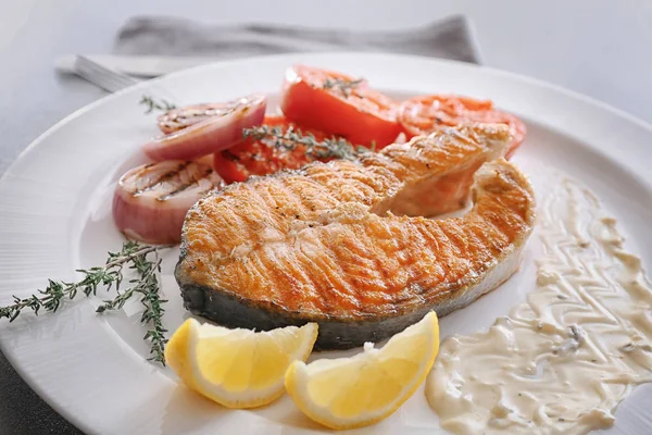 Grilled salmon steak — Stock Photo, Image