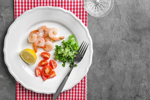 Ensalada de camarones fresca y sabrosa —  Fotos de Stock