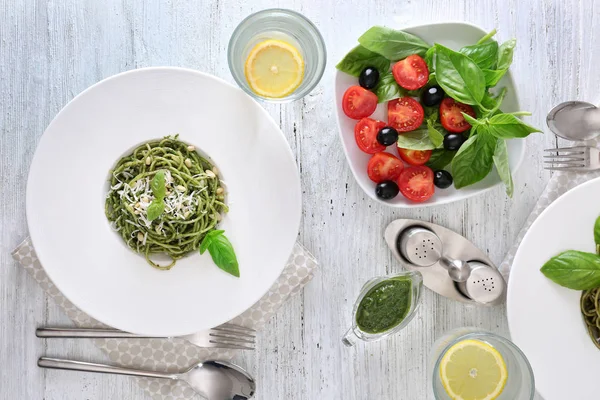 fesleğen pesto soslu makarna  