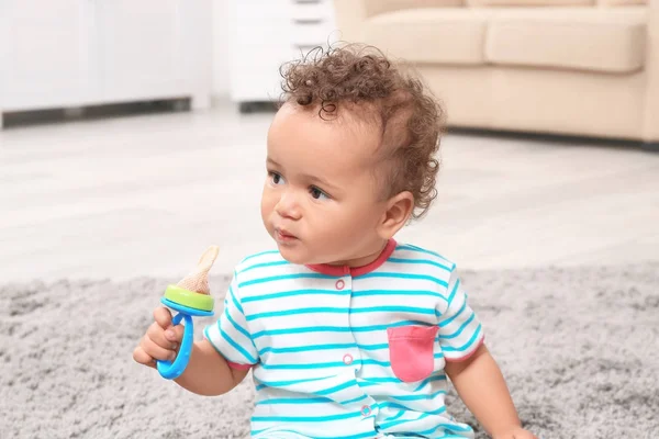 Lindo bebé afroamericano — Foto de Stock