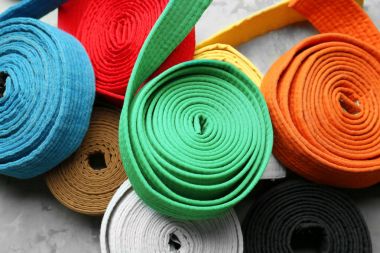 Renkli karate kemer