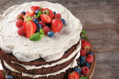 Meyveli çikolatalı kek. 