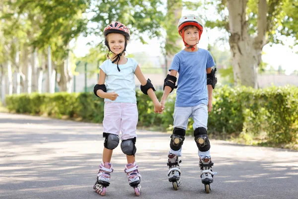 Sevimli çocuklar paten Parkı