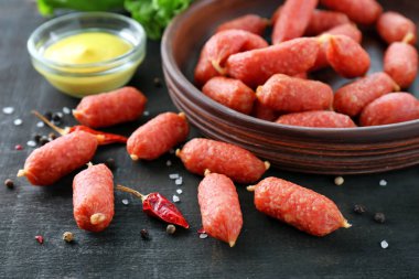 lezzetli tütsülenmiş sosis 