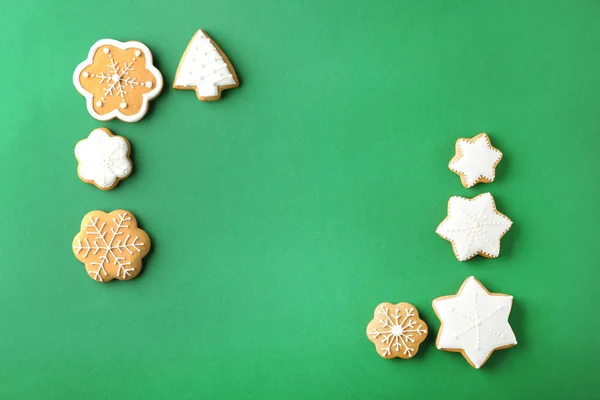 Frame made of tasty Christmas cookies on color background — Stock Photo, Image