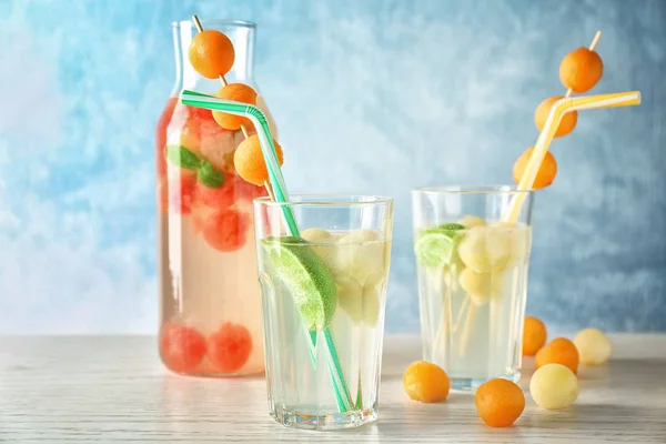 Bicchieri di deliziosi cocktail — Foto Stock